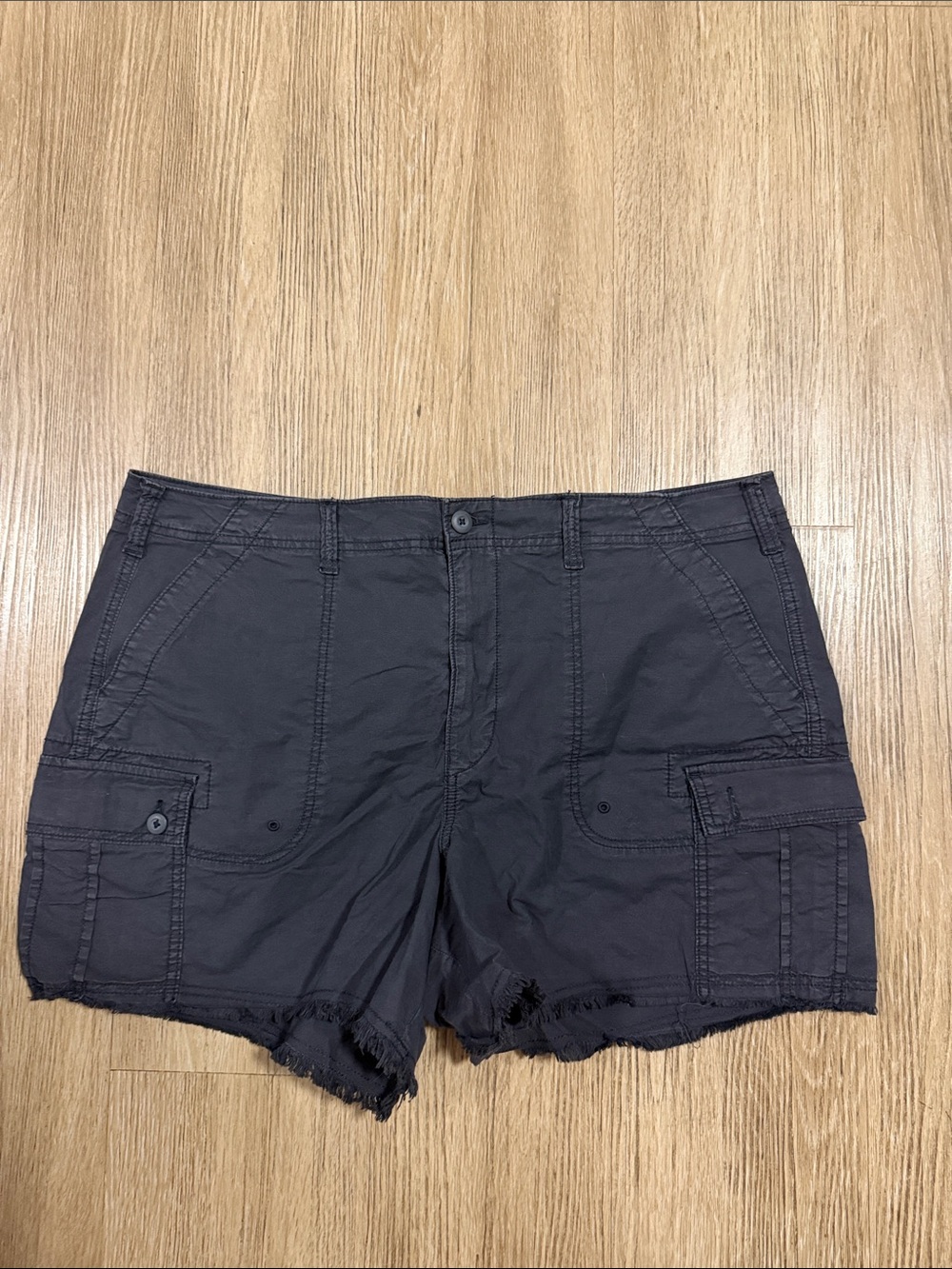 American Eagle Women's Black Cargo Cutoff Shorts size 18
